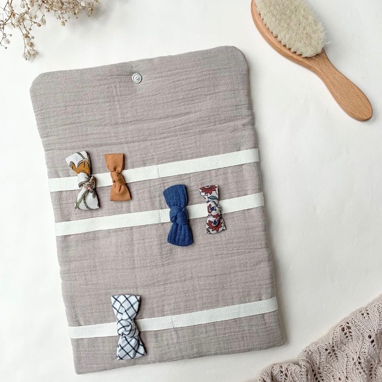 Intérieur de la pochette range barrette